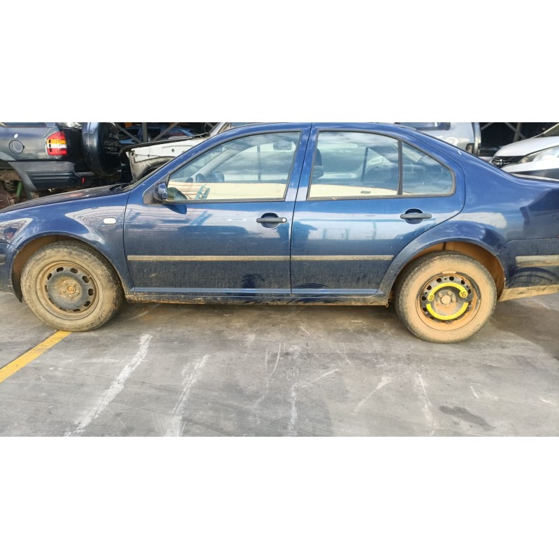 VOLKSWAGEN BORA BERLINA (1J2)