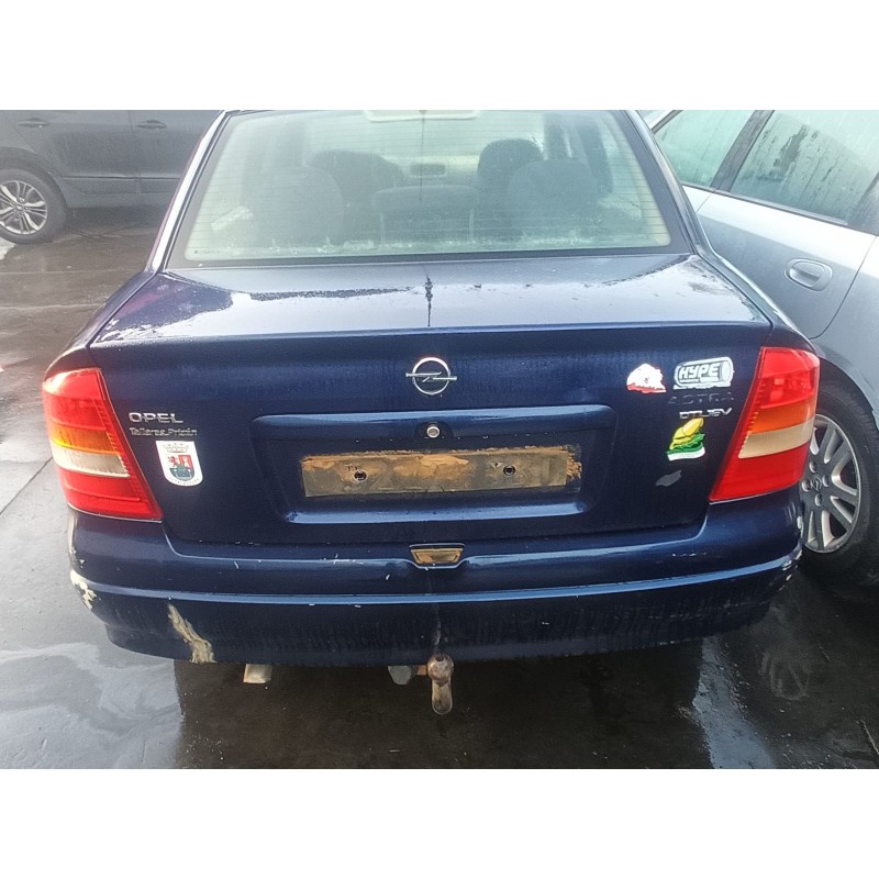 opel astra g berlina del año 2000