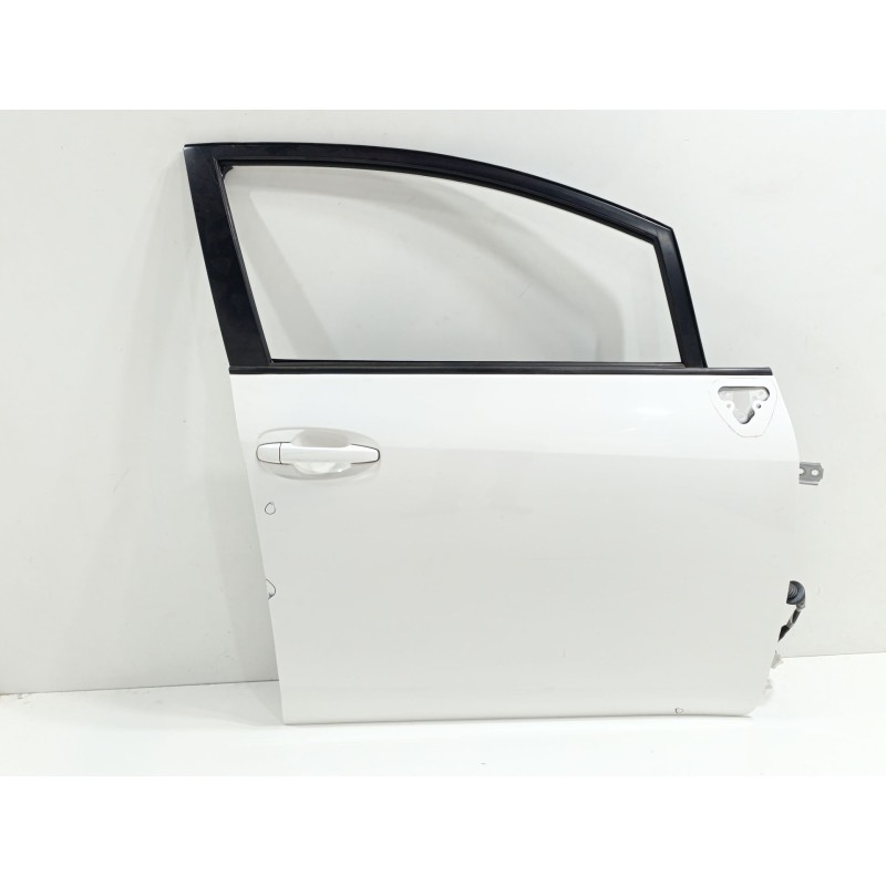 Recambio de puerta delantera derecha para toyota verso active referencia OEM IAM   