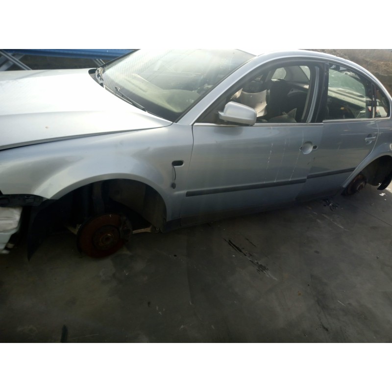 VOLKSWAGEN PASSAT BERLINA (3B3)