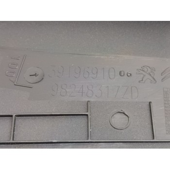 Recambio de moldura para opel corsa f gs line referencia OEM IAM 39196910  