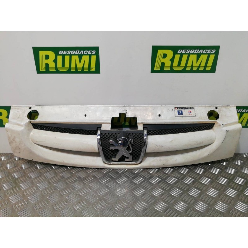 Recambio de rejilla delantera para peugeot partner (s2) combi plus referencia OEM IAM 9644758777 9644758577 3268I01