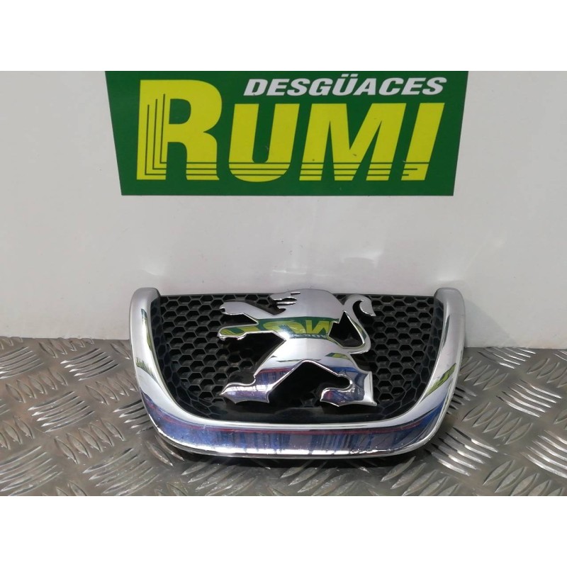 Recambio de rejilla delantera para peugeot 207 sport referencia OEM IAM 96864156  