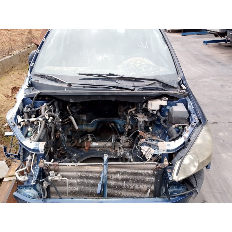 toyota avensis verso (m20) del año 2001