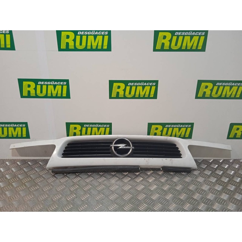 Recambio de rejilla delantera para opel astra f berlina básico referencia OEM IAM 90452416  