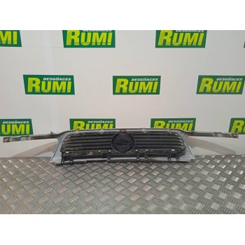 Recambio de rejilla delantera para opel astra f berlina básico referencia OEM IAM 90452416  