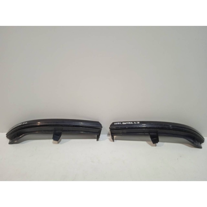 Recambio de molduras delanteras para opel zafira a referencia OEM IAM  90580652 90580651