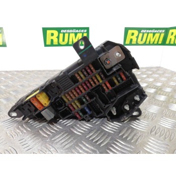 Recambio de caja reles / fusibles para bmw serie 5 berlina (e60) 520i referencia OEM IAM 6906588 518811047 
