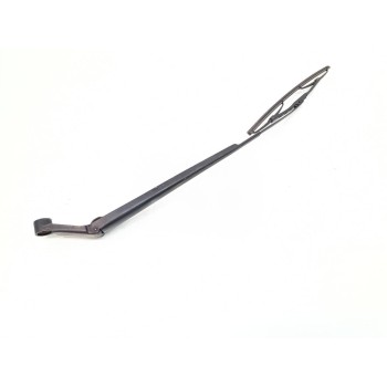 Recambio de brazo limpia delantero derecho para toyota yaris active referencia OEM IAM 3151820  