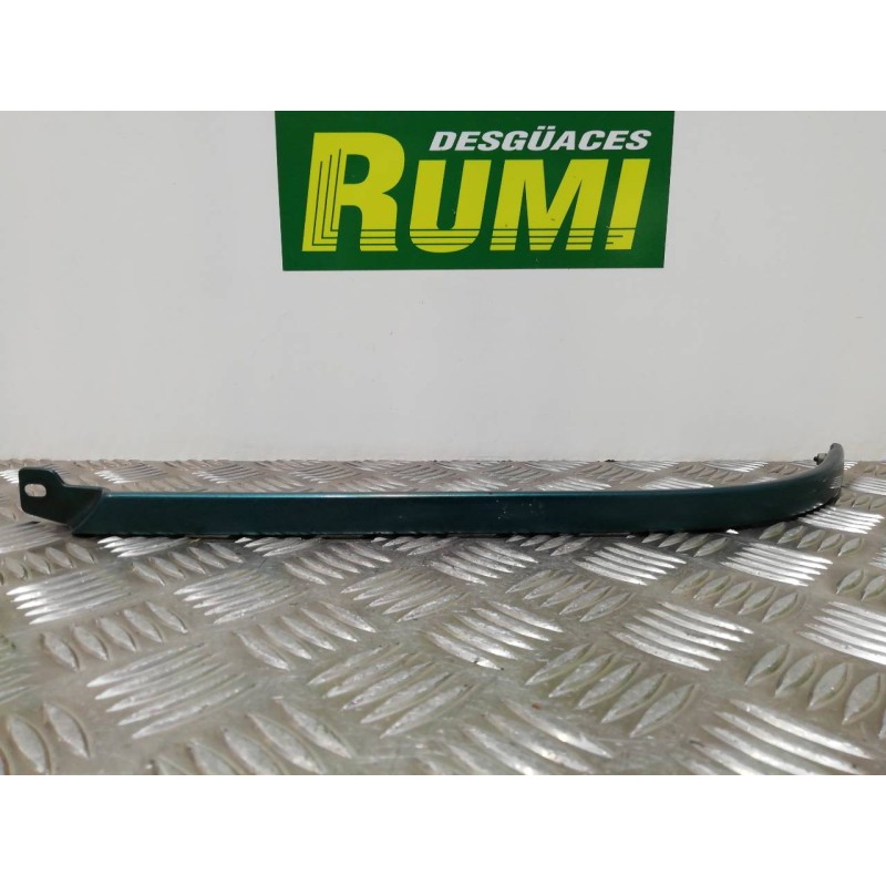 Recambio de molduras delanteras para audi 80 avant básico berlina referencia OEM IAM 8A0853207A  