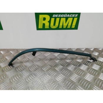 Recambio de molduras delanteras para audi 80 avant básico berlina referencia OEM IAM 8A0853207A  