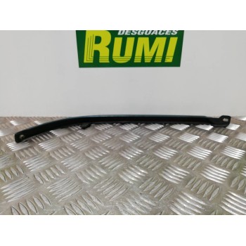 Recambio de molduras delanteras para audi 80 avant básico berlina referencia OEM IAM 8A0853207A  