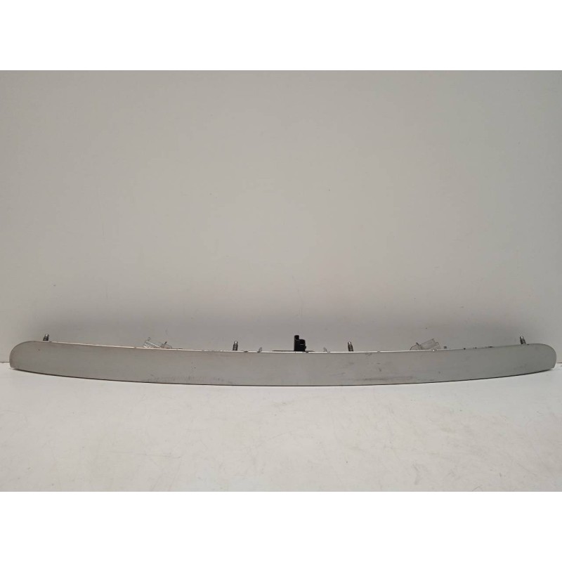 Recambio de molduras traseras para renault clio grandtour dynamique referencia OEM IAM 8200883011  