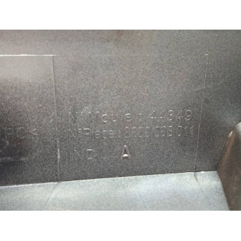 Recambio de molduras traseras para renault clio grandtour dynamique referencia OEM IAM 8200883011  