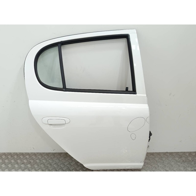 Recambio de puerta trasera derecha para toyota yaris (ncp1/nlp1/scp1) 1.3 luna referencia OEM IAM   
