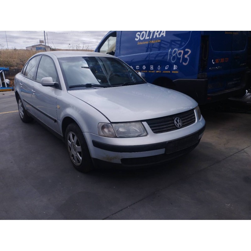 VOLKSWAGEN PASSAT BERLINA (3B2)