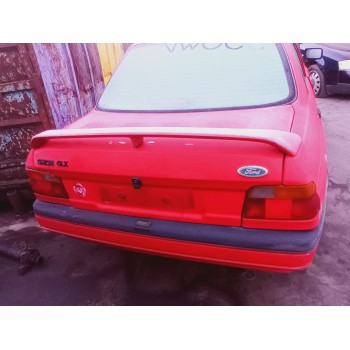 ford escort berlina/turnier del año 1990