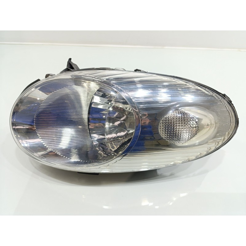 Recambio de faro derecho para nissan micra c+c (ck12e) c+c tekna plus referencia OEM IAM 26010BC500  