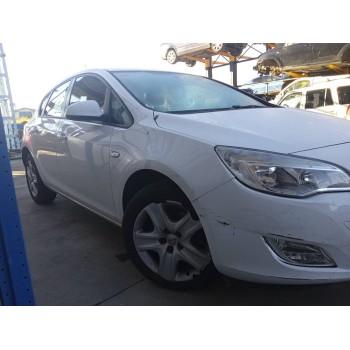 opel astra j lim. del año 2012