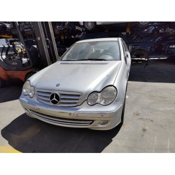 mercedes-benz clase c (w203) berlina del año 2004