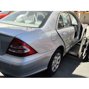 mercedes-benz clase c (w203) berlina del año 2004