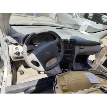 mercedes-benz clase c (w203) berlina del año 2004