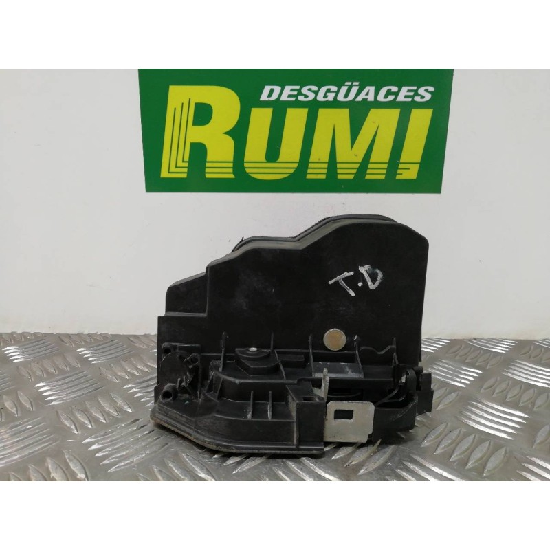 Recambio de cerradura puerta trasera derecha para bmw serie 5 berlina (e60) 520d referencia OEM IAM 7036172  