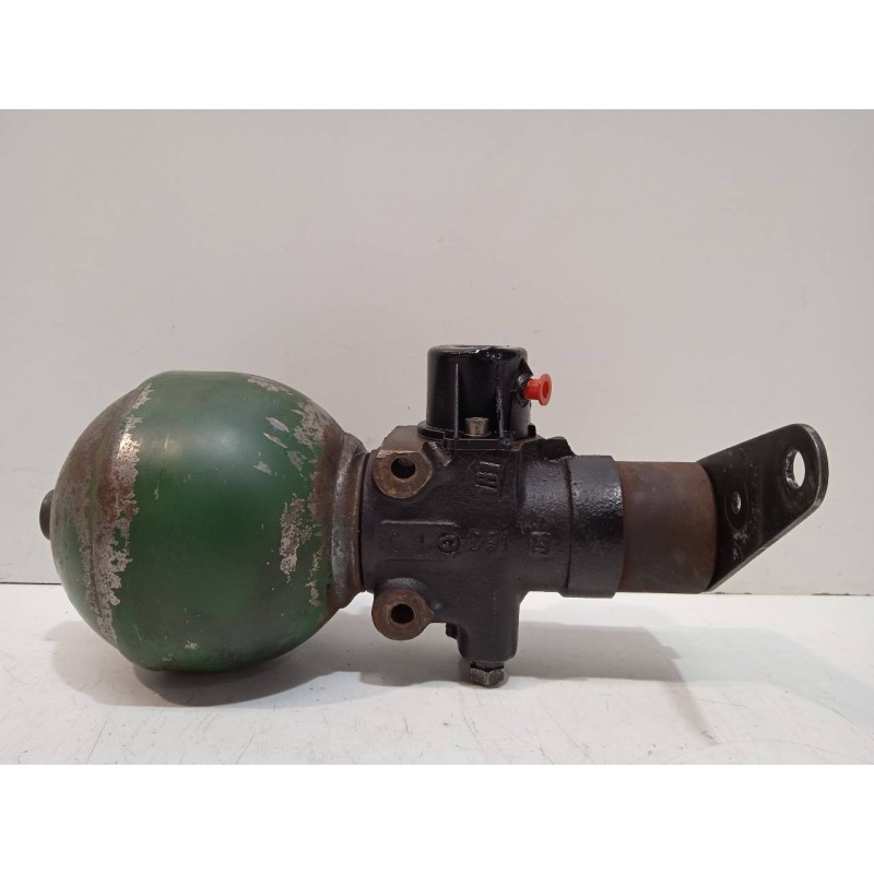 Recambio de acumulador central amortiguacion para citroën xantia berlina 2.0 hdi sx referencia OEM IAM 588684  