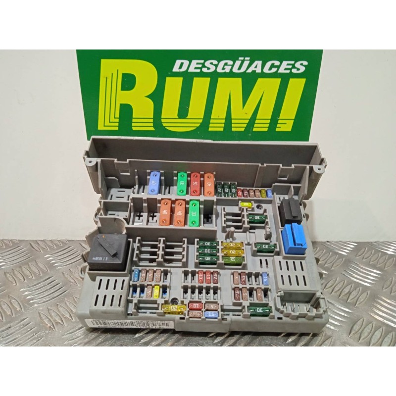 Recambio de caja reles / fusibles para bmw serie 3 berlina (e90) 320d referencia OEM IAM 61146978271  