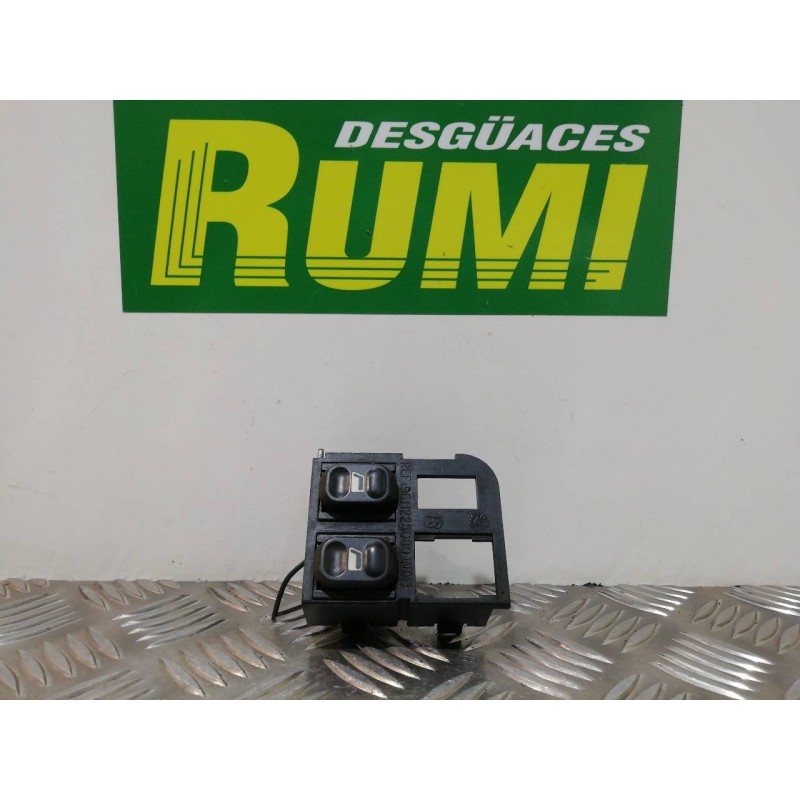 Recambio de mando elevalunas delantero izquierdo para citroën xantia berlina 1.9 td exclusive referencia OEM IAM 9611225080  