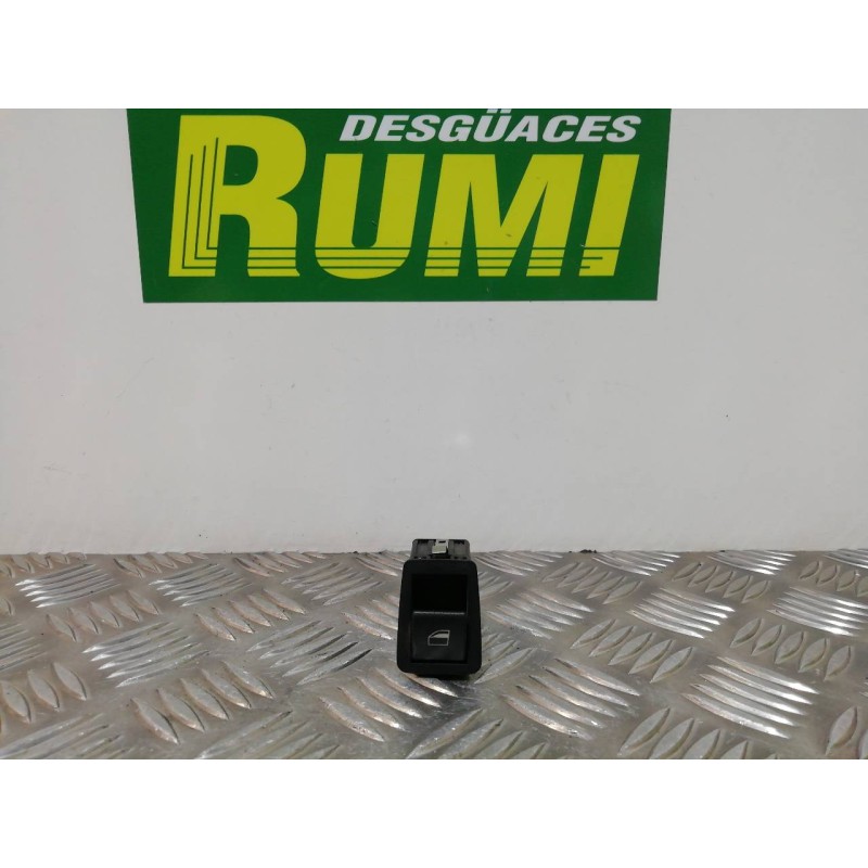 Recambio de mando elevalunas trasero izquierdo para bmw serie 3 berlina (e46) 318i referencia OEM IAM 6902174  