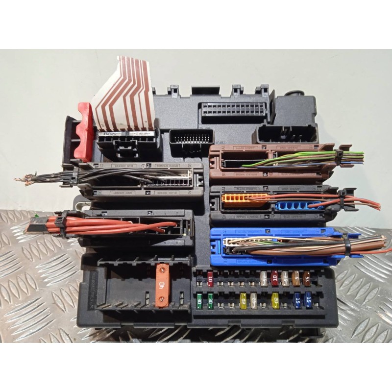 Recambio de caja reles / fusibles para opel vectra c berlina club referencia OEM IAM 13170892 519047104 