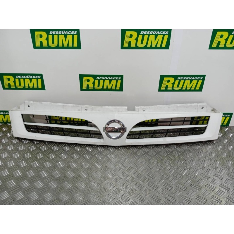 Recambio de rejilla delantera para nissan interstar (x70) caja cerrada, l 1h1, batalla corta 2,8t referencia OEM IAM 8200233587 