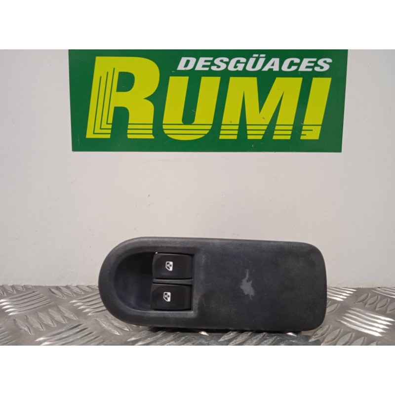Recambio de mando elevalunas delantero izquierdo para renault clio grandtour dynamique referencia OEM IAM 8200356519 E29470 