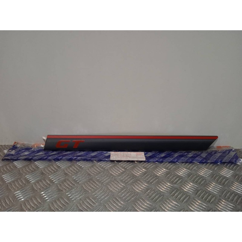 Recambio de moldura para fiat punto berlina (176) gt t 130 referencia OEM IAM 710926080  