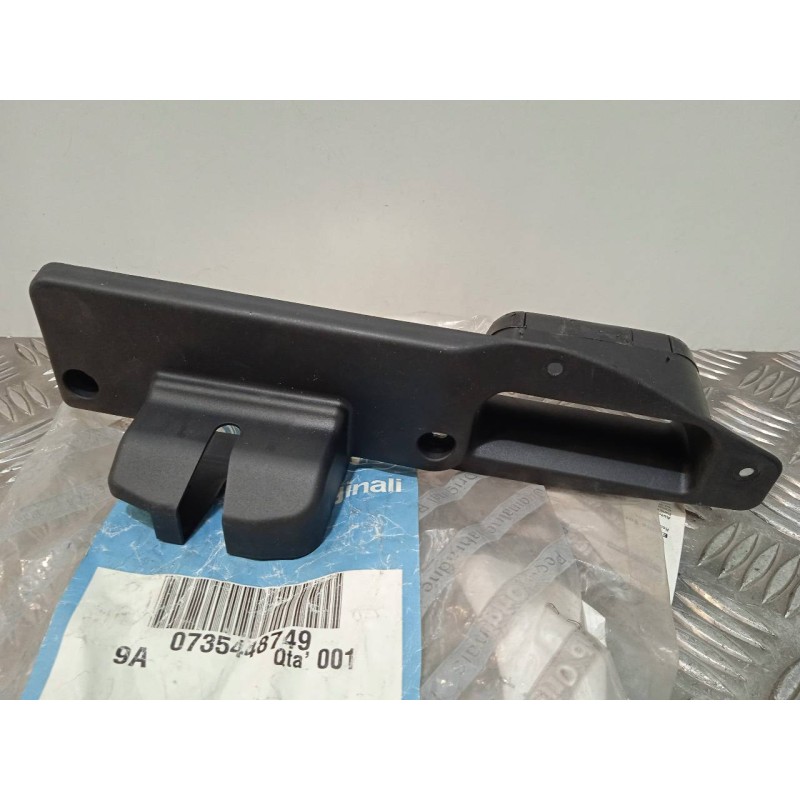 Recambio de guarnecido porton trasero para fiat linea (110) dynamic referencia OEM IAM 735448135  