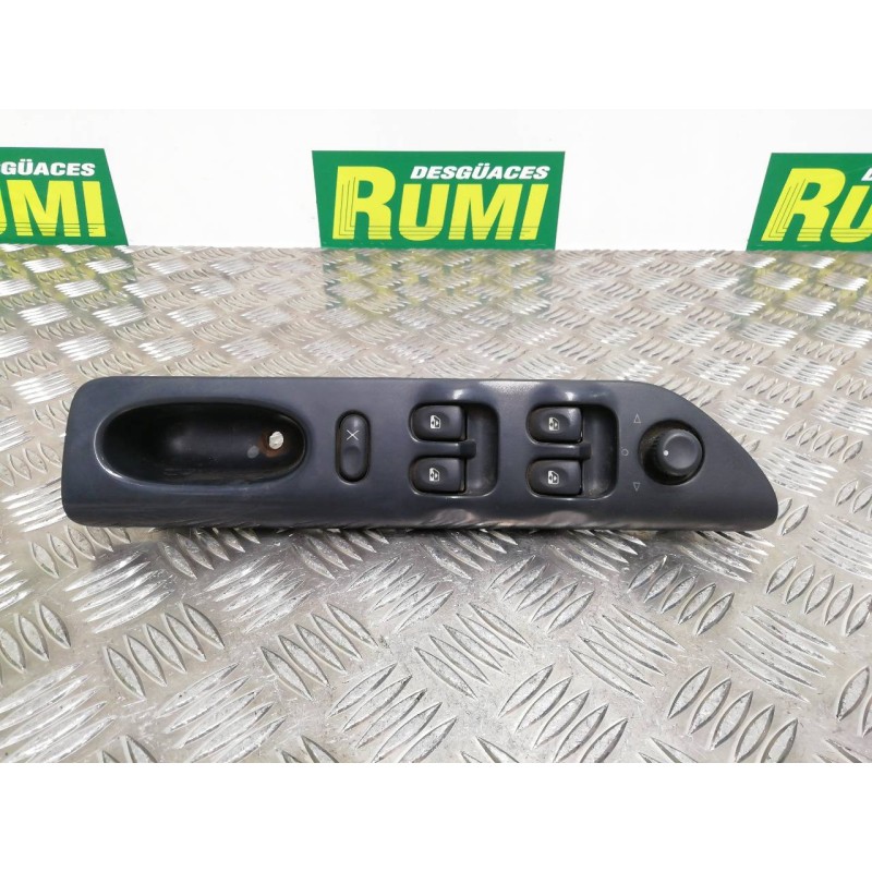 Recambio de mando elevalunas delantero izquierdo para renault laguna (b56) 2.0 rxe (b56c/h/l) referencia OEM IAM 7701699599  