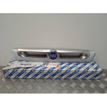 Recambio de rejilla delantera para fiat marea berlina (185) jtd 110 hlx referencia OEM IAM 735329117  