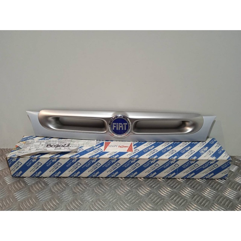 Recambio de rejilla delantera para fiat marea berlina (185) jtd 110 hlx referencia OEM IAM 735329117  