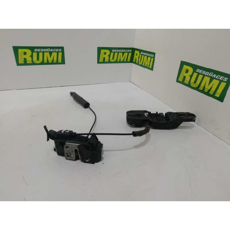 Recambio de cerradura puerta trasera izquierda para renault megane iii sport tourer dynamique referencia OEM IAM 825030574R 8060