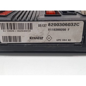 Recambio de caja reles / fusibles para renault scenic ii confort dynamique referencia OEM IAM 8200306032C  