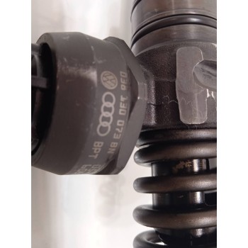 Recambio de inyector para volkswagen polo (9n3) advance referencia OEM IAM 038130073B  