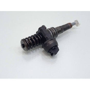 Recambio de inyector para volkswagen polo (9n3) advance referencia OEM IAM 038130073B  