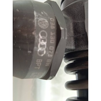 Recambio de inyector para volkswagen polo (9n3) advance referencia OEM IAM 038130073B  