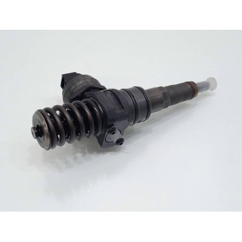 Recambio de inyector para volkswagen polo (9n3) advance referencia OEM IAM 038130073B  