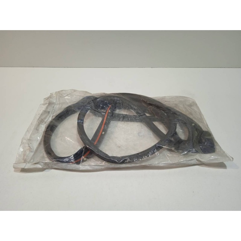 Recambio de gomas contorno puerta para dodge nitro referencia OEM IAM 68045995AA  