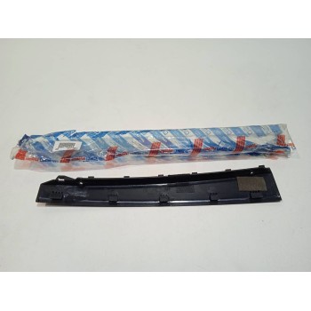 Recambio de moldura para lancia lancia y referencia OEM IAM 7792844  