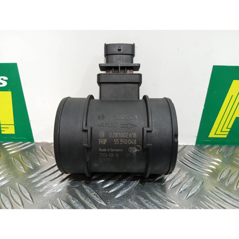 Recambio de caudalimetro para opel astra h berlina 1.7 16v cdti referencia OEM IAM 0281002618 55350048 5231197