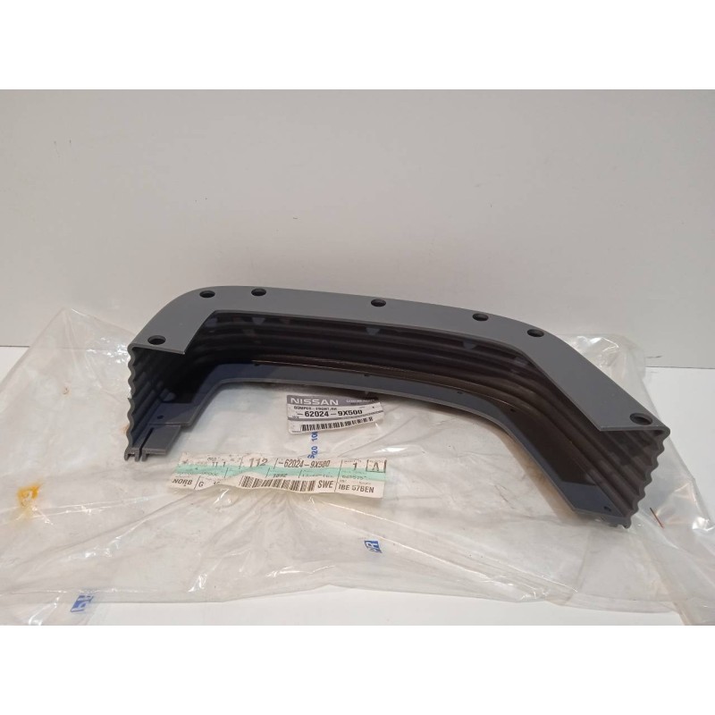 Recambio de molduras traseras para nissan cabstar 01.04 referencia OEM IAM 620249X500  