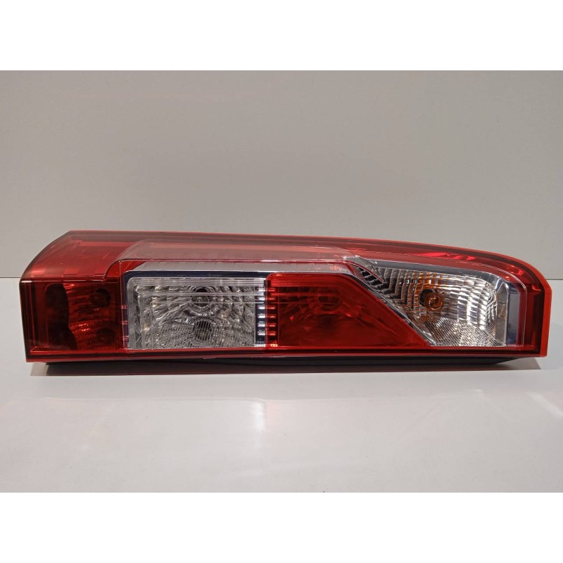 Recambio de piloto trasero izquierdo para nissan nv 400 referencia OEM IAM 2VA01011001  